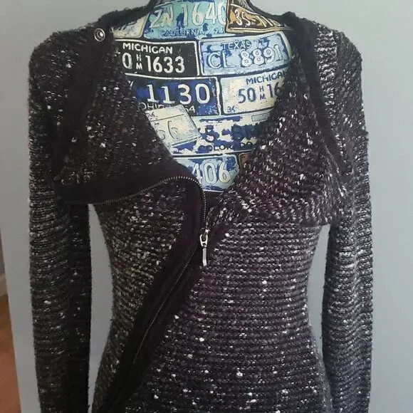 BCBGMaxazria Sweater!🖤🤎🤍   - Picture 6 of 9